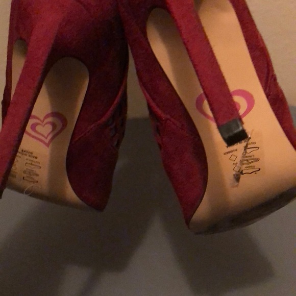 Burgundy peekaboo boots - Picture 6 of 6